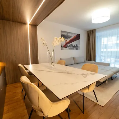 Storyland Aparthotel Brasov