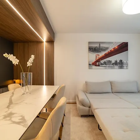 Storyland Aparthotel Brasov